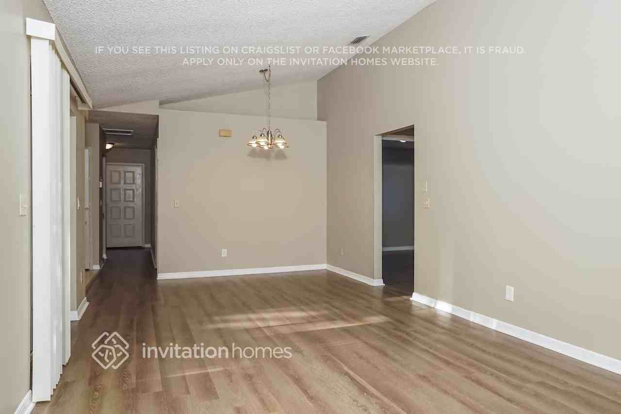 7115 Queen Palm Cir - Photo 4 of 17