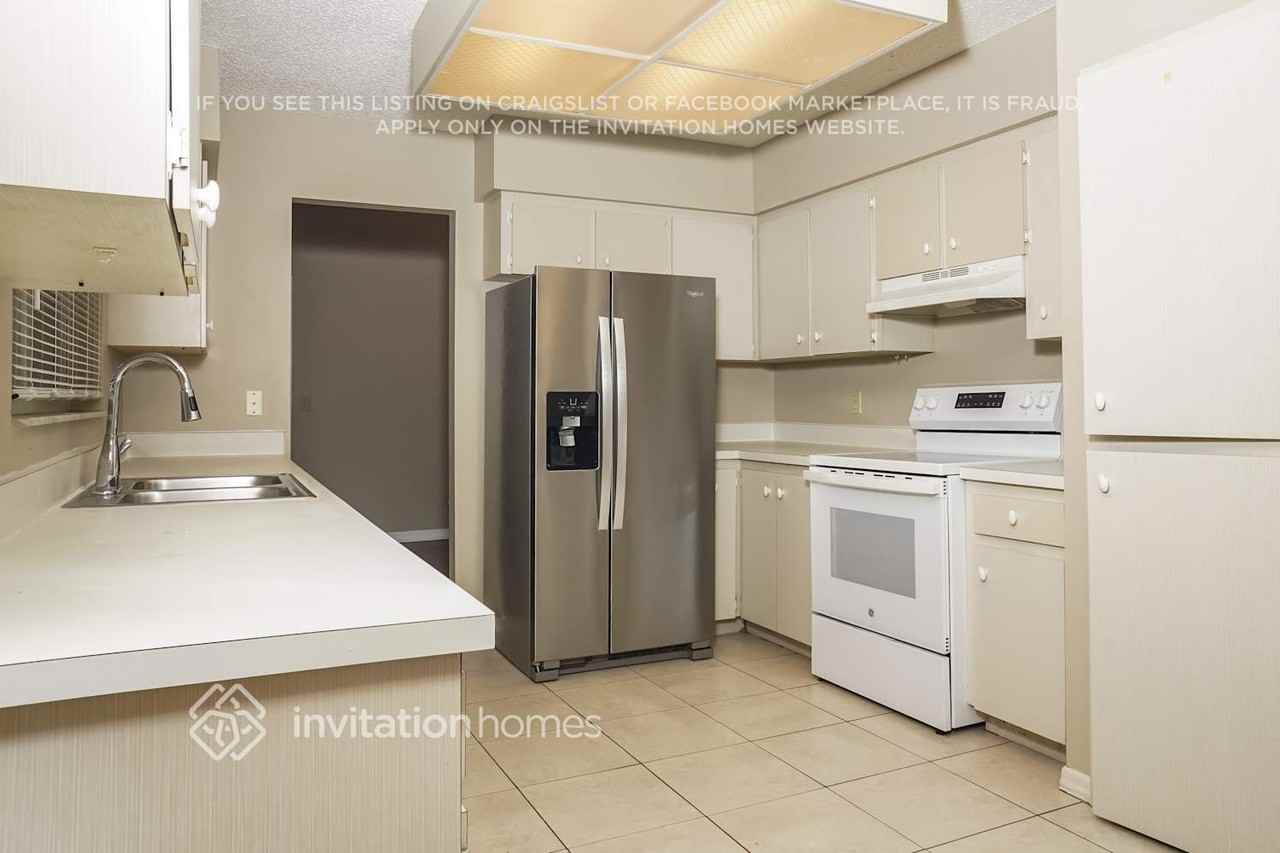 7115 Queen Palm Cir - Photo 6 of 17
