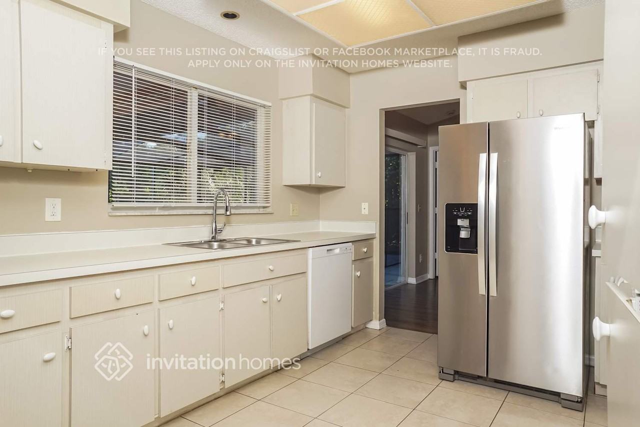 7115 Queen Palm Cir - Photo 7 of 17
