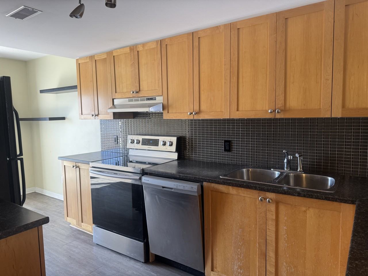 136 Chapman Mills Drive - Photo 4 of 20