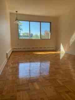 7405 Rue de Lisieux - Photo 2 of 11