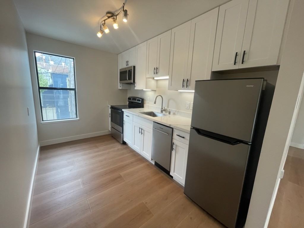 1700 Page St #10 - Photo 2 of 22