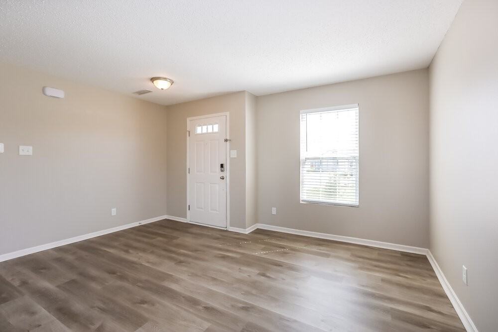 1904 Breakwater Dr - Photo 4 of 17