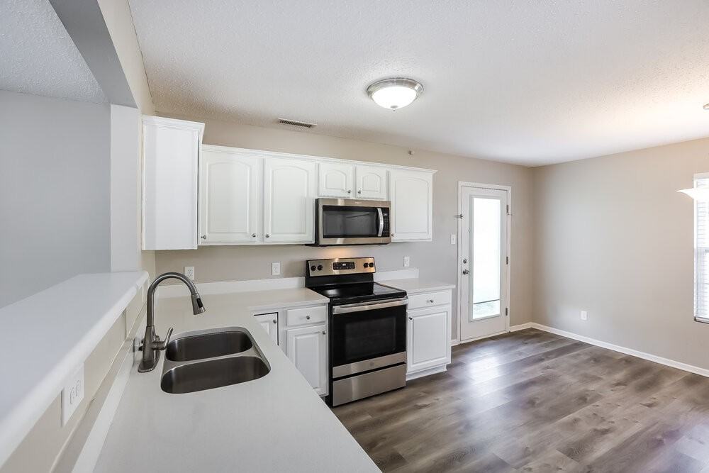 1904 Breakwater Dr - Photo 5 of 17