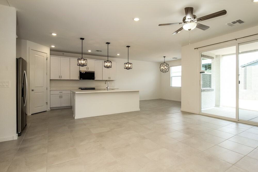 24466 W Grove St - Photo 5 of 16