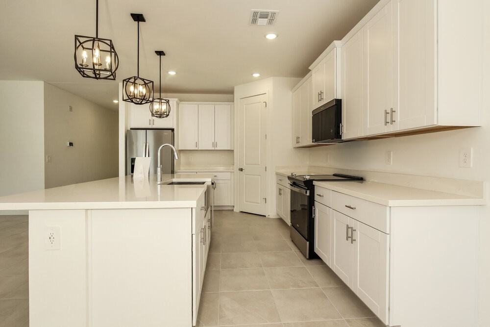 24466 W Grove St - Photo 6 of 16
