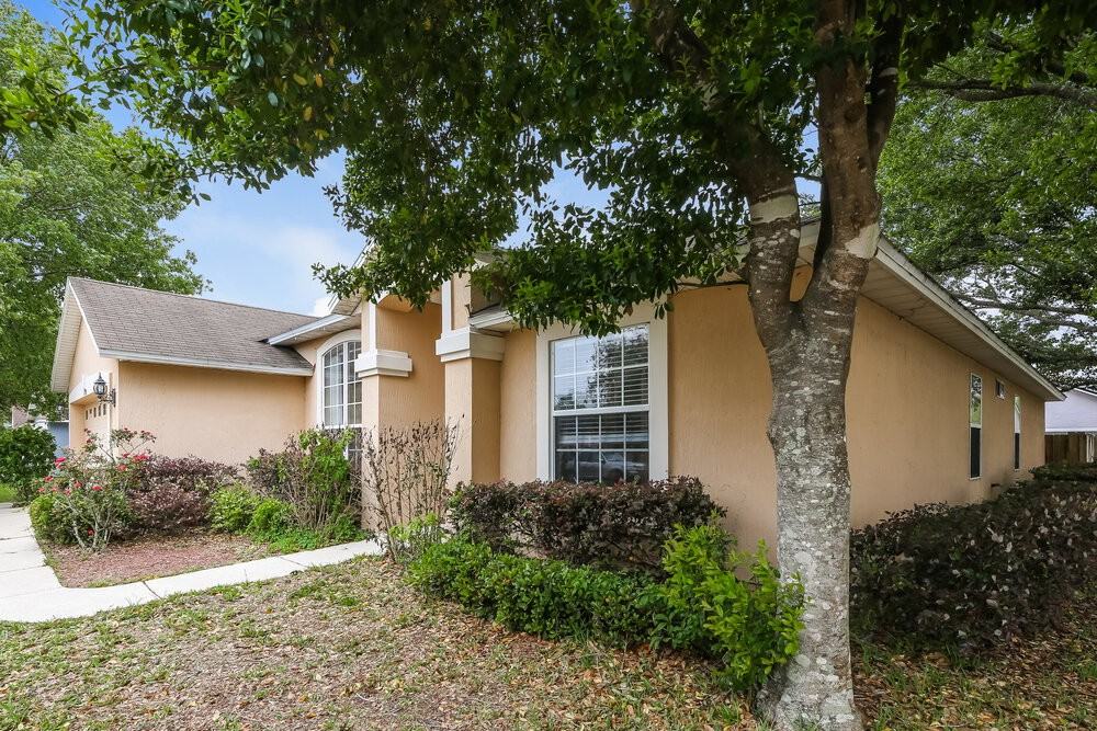 12198 Captiva Bluff Cir W - Photo 3 of 16