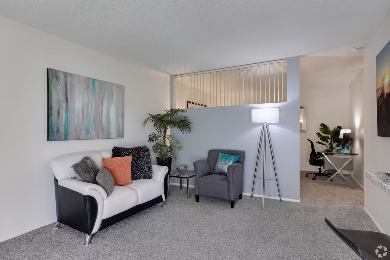 San Jose Manor - Photo 2 of 14