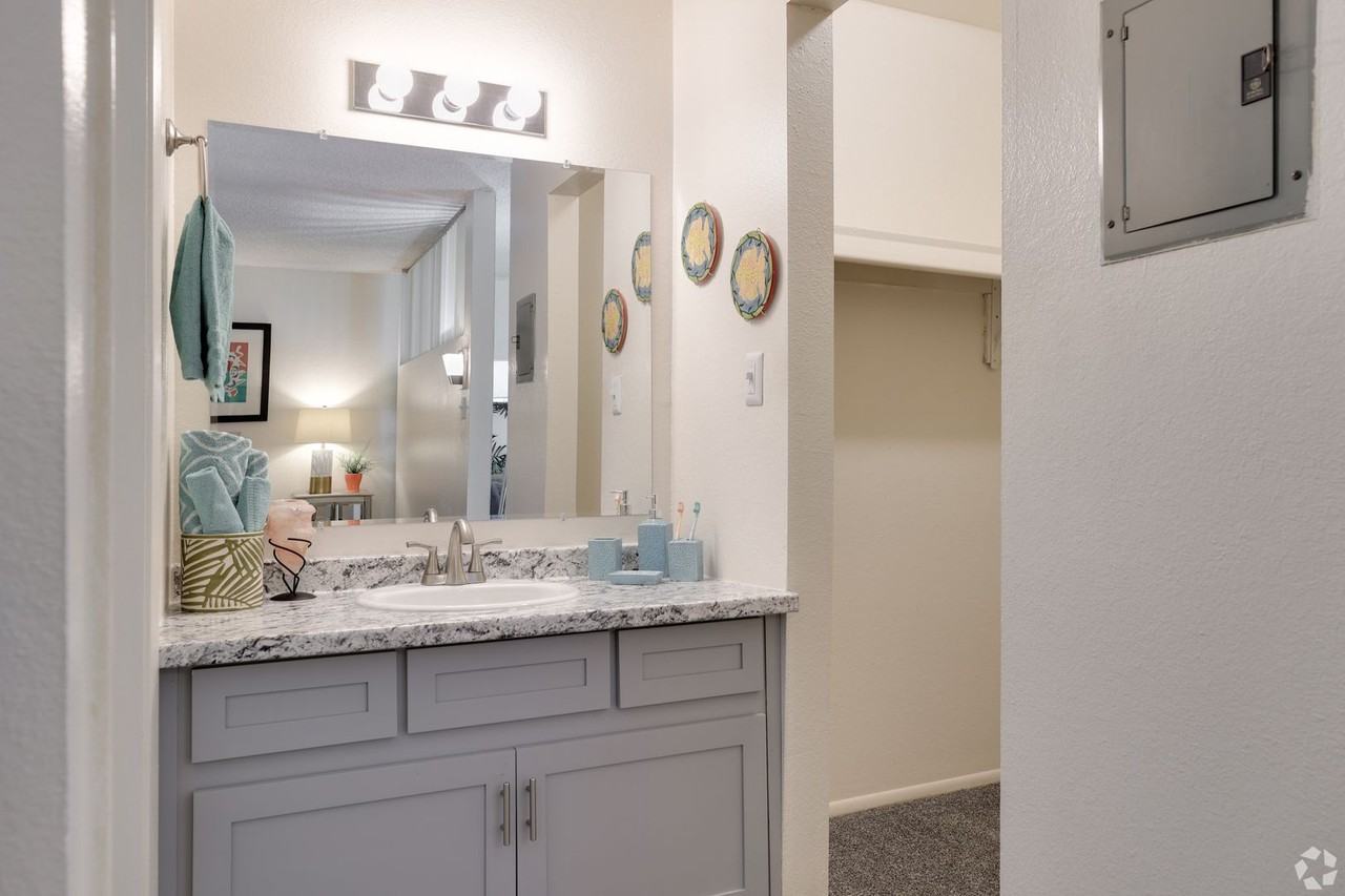 San Jose Manor - Photo 5 of 14