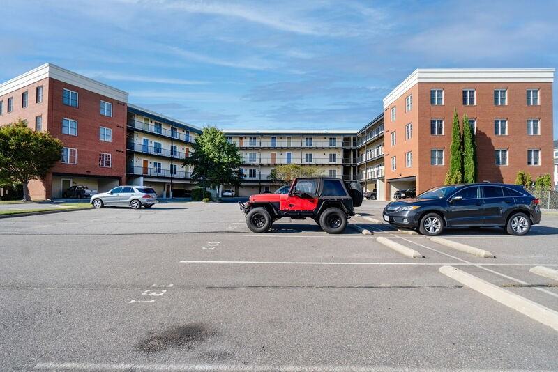 2951 Baltic Ave - Photo 3 of 28