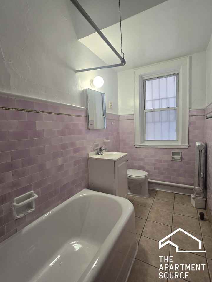 1806 W Farwell Ave #3B - Photo 6 of 8