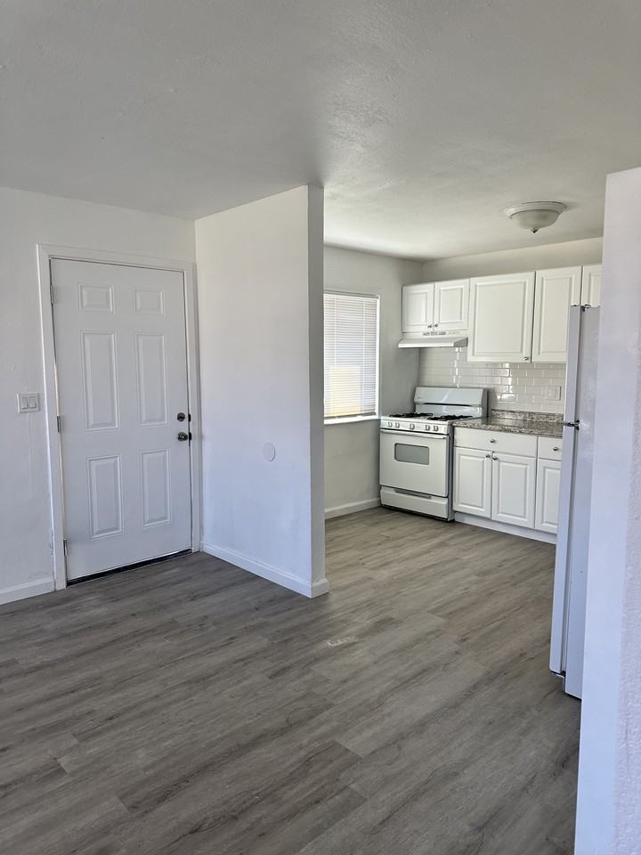 1722 Linda Avenue - Photo 3 of 21