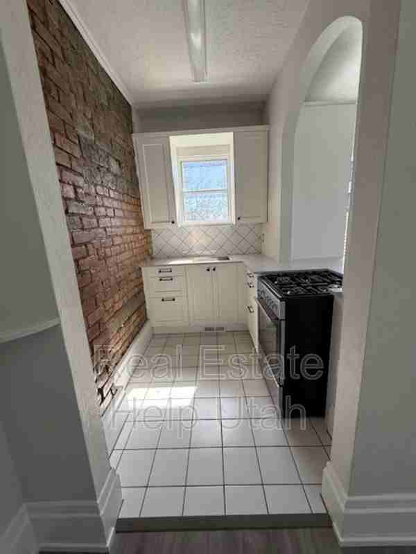 365 S Elizabeth St #3 - Photo 2 of 9