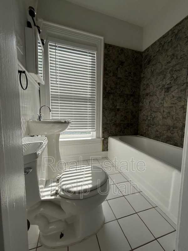 365 S Elizabeth St #3 - Photo 4 of 9