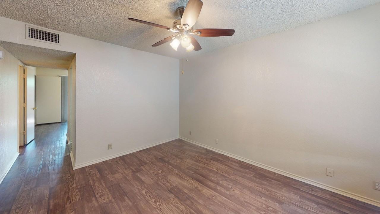 Sleepy Hollow Townhomes - Photo 7 of 9