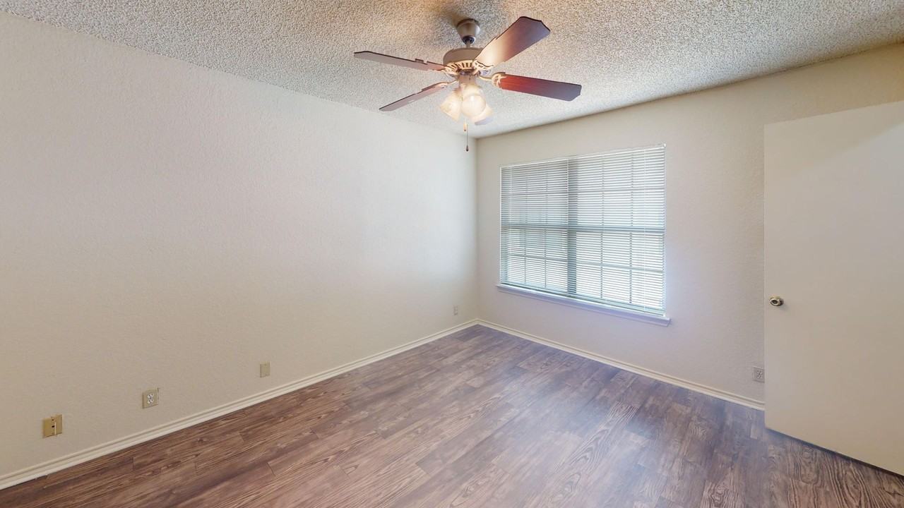 Sleepy Hollow Townhomes - Photo 7 of 9