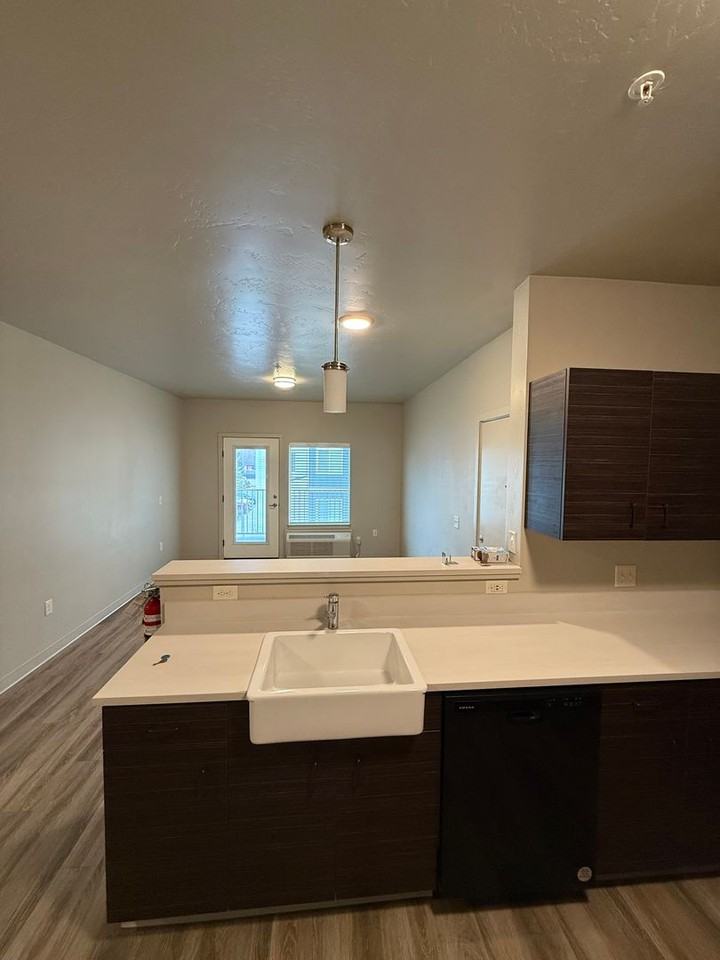 Apartments @ 2 Mile - Photo 3 of 31