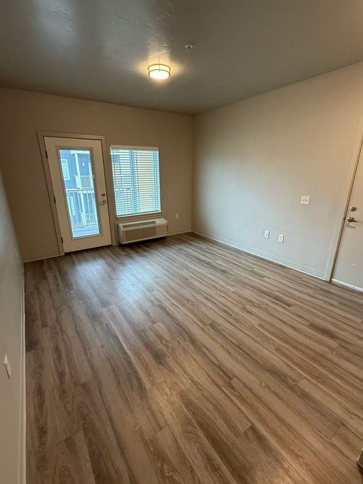 Apartments @ 2 Mile - Photo 4 of 31