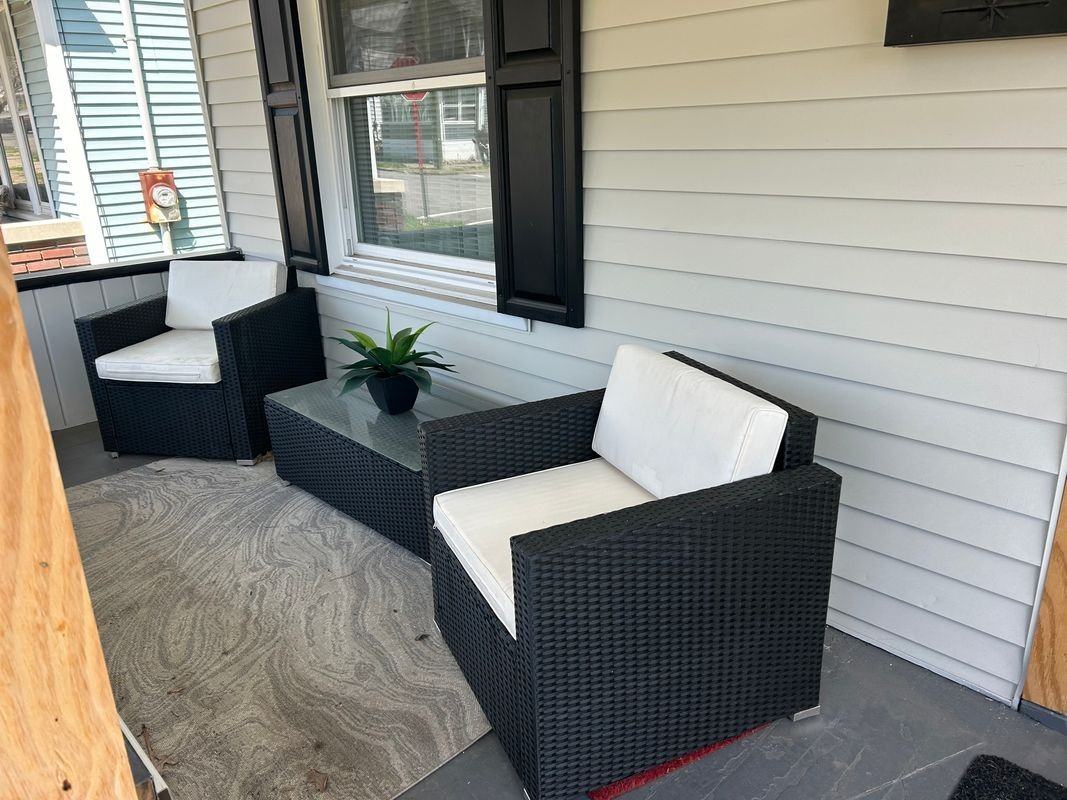 279 Miller St - Photo 2 of 7