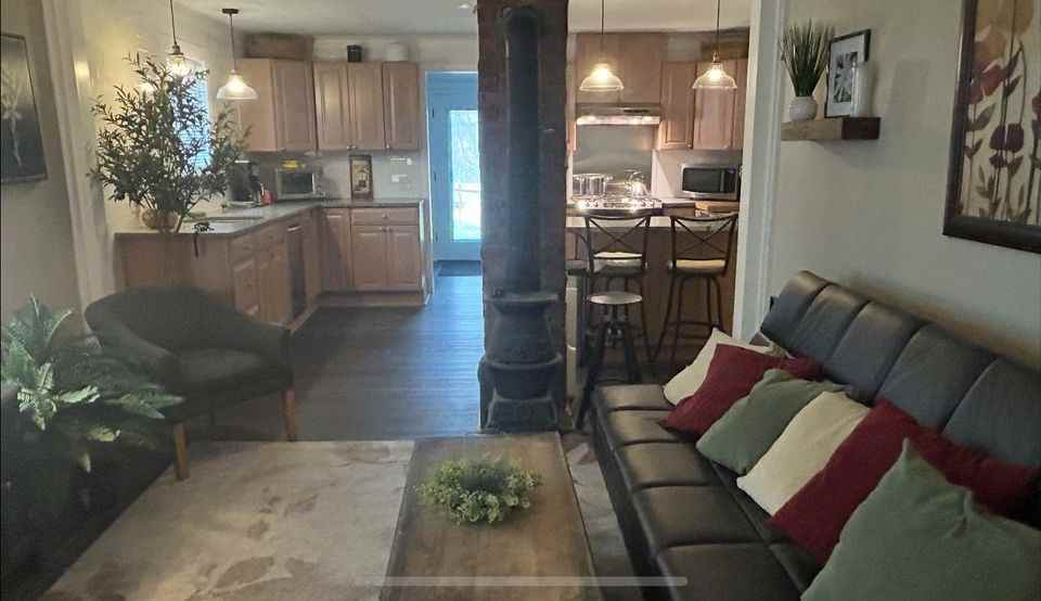 279 Miller St - Photo 4 of 7