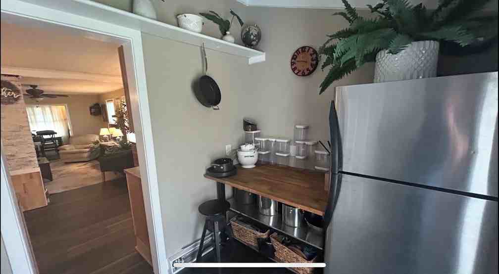 279 Miller St - Photo 6 of 7