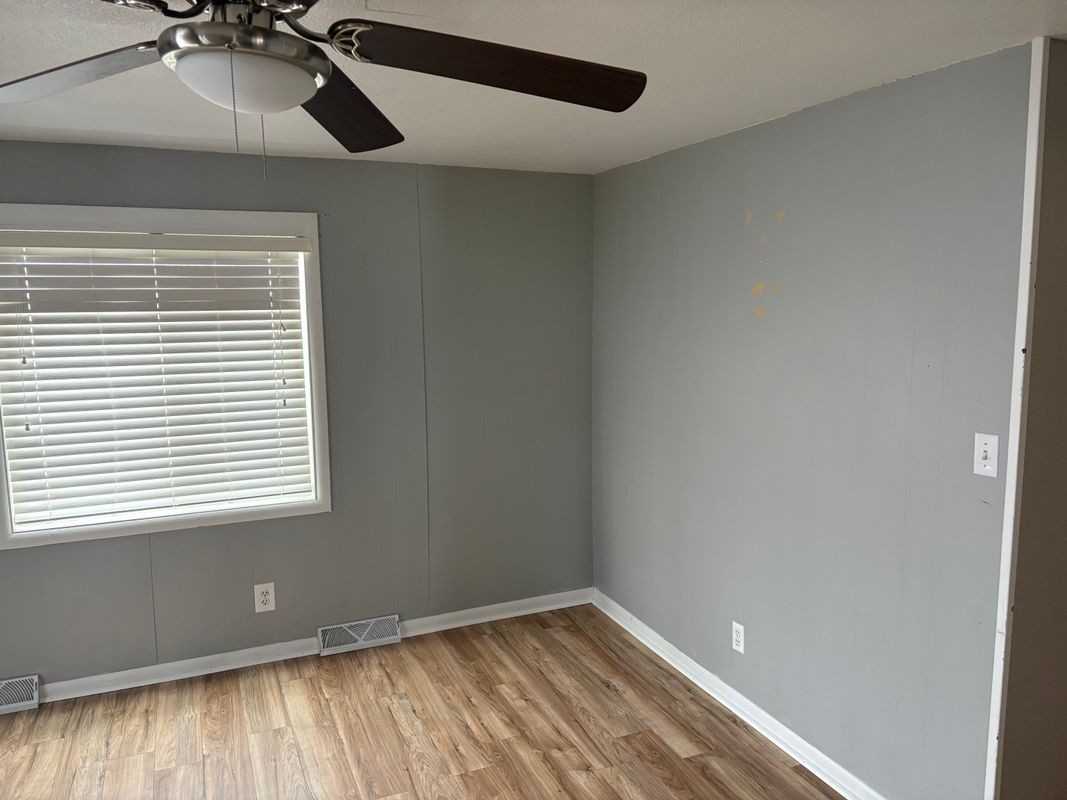 1105 Cedar St - Photo 4 of 5