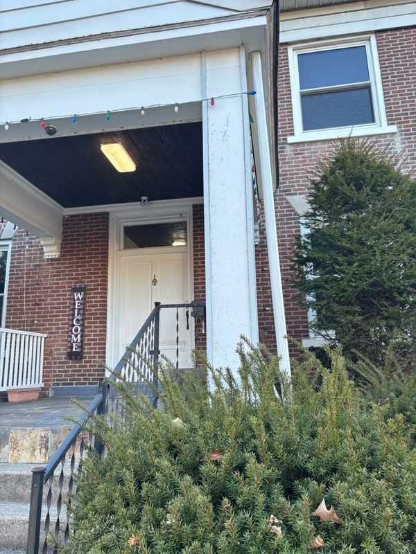 517 Seneca St - Photo 2 of 19