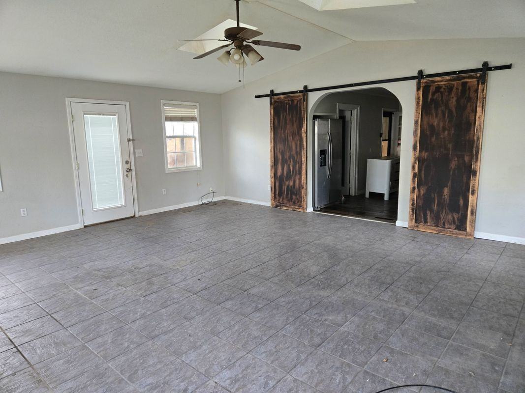 706 N Holman St - Photo 3 of 4