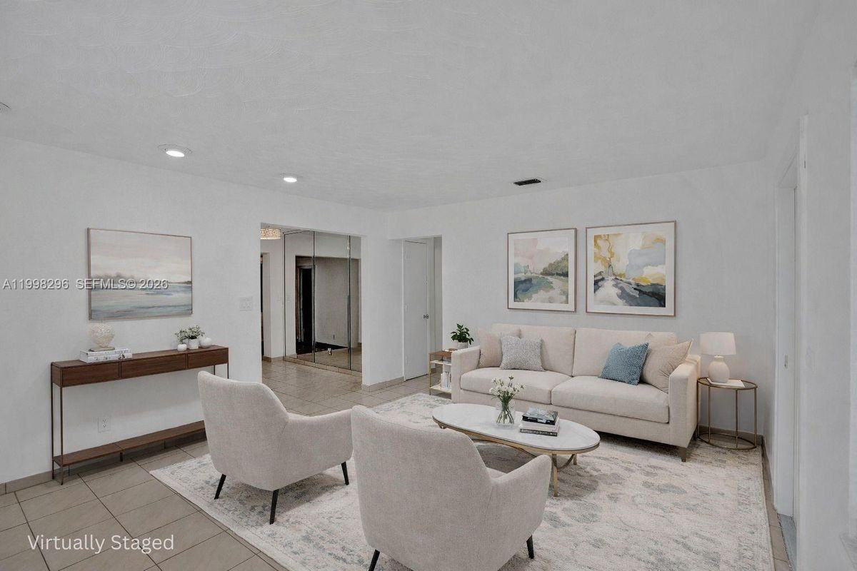 877 W 33rd St - Photo 2 of 40