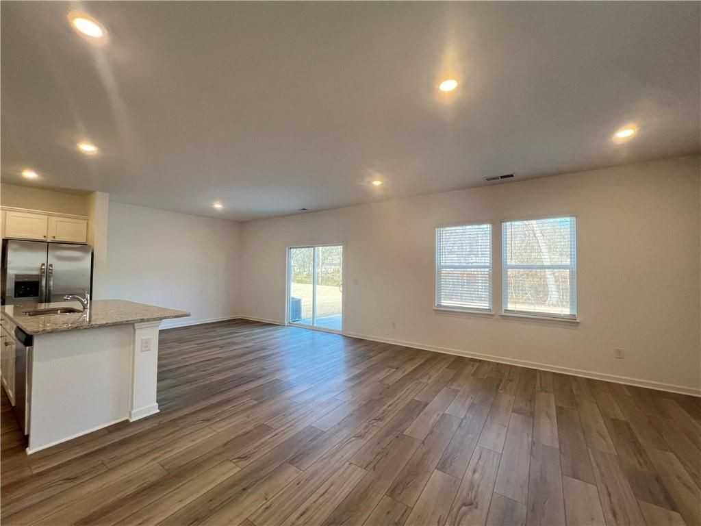 273 Blue Dragon Dr - Photo 3 of 18