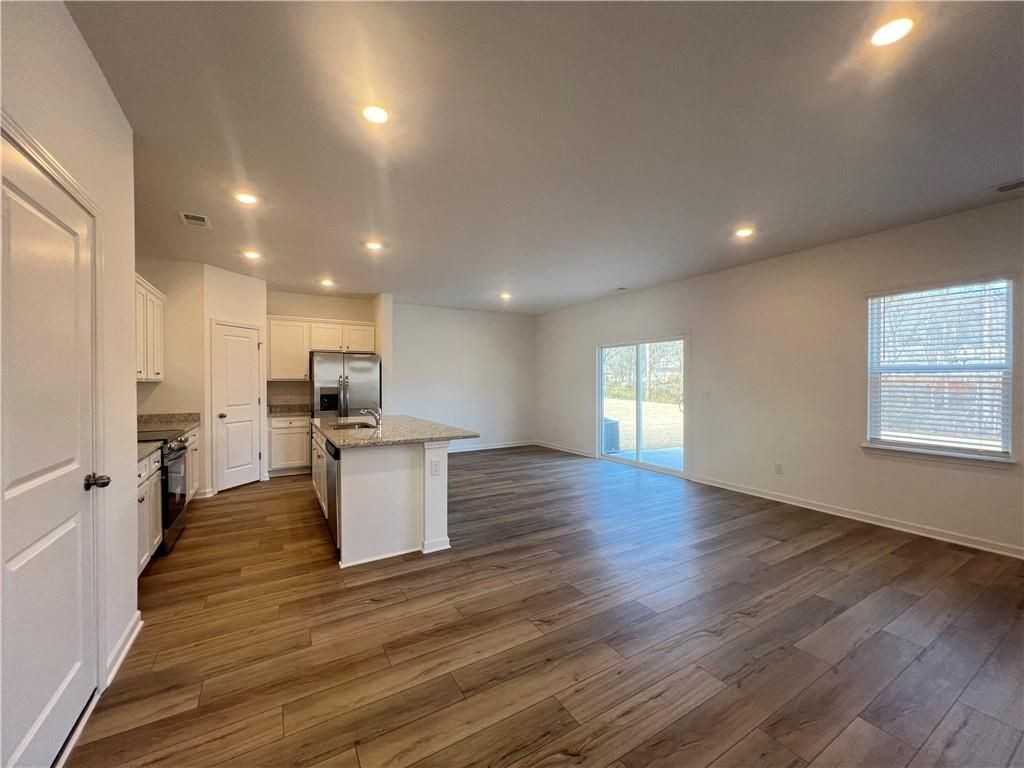 273 Blue Dragon Dr - Photo 4 of 18