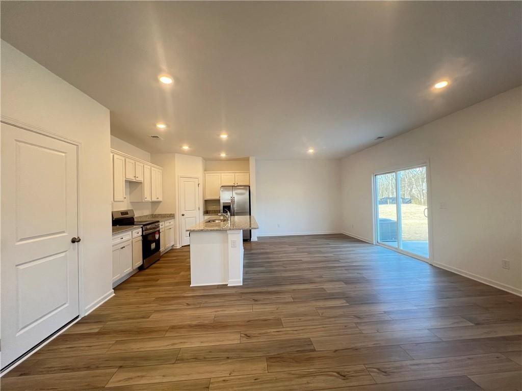 273 Blue Dragon Dr - Photo 5 of 18