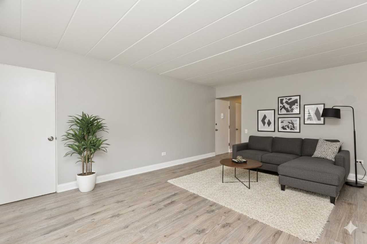 129 Franklin St - Photo 4 of 6