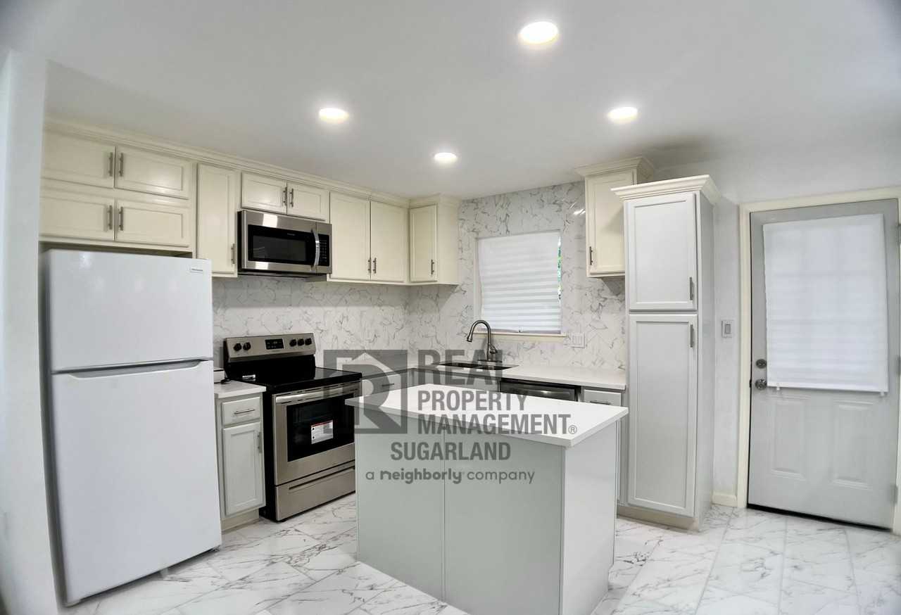 10527 Westedge Dr - Photo 2 of 28