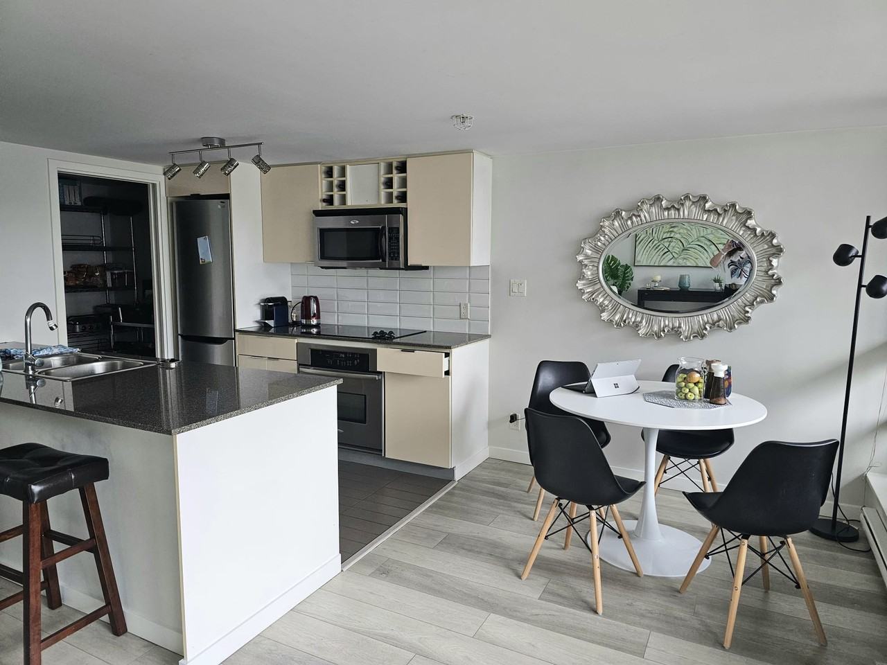 Robson St & Hamilton St #503 - Photo 5 of 10