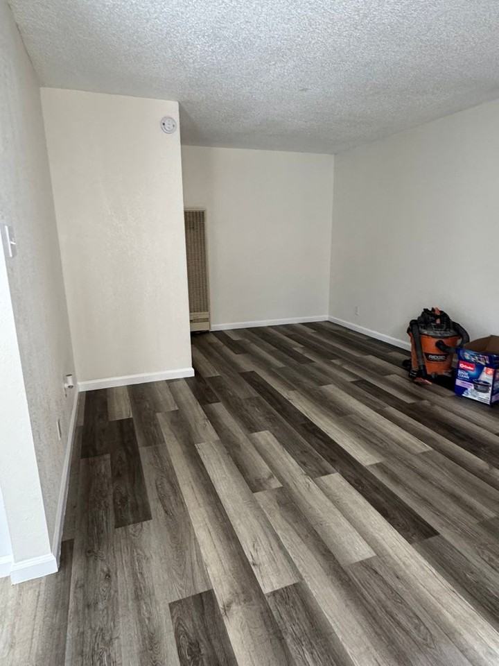 Mayflower Apartments - Photo 6 of 23