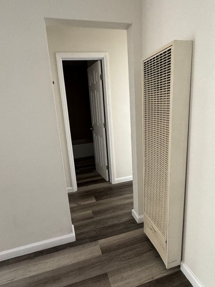 Mayflower Apartments - Photo 7 of 23