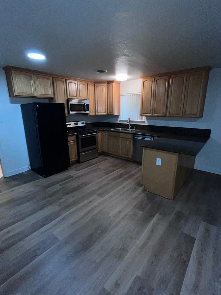 5952 Shirley Ave #B - Photo 3 of 11