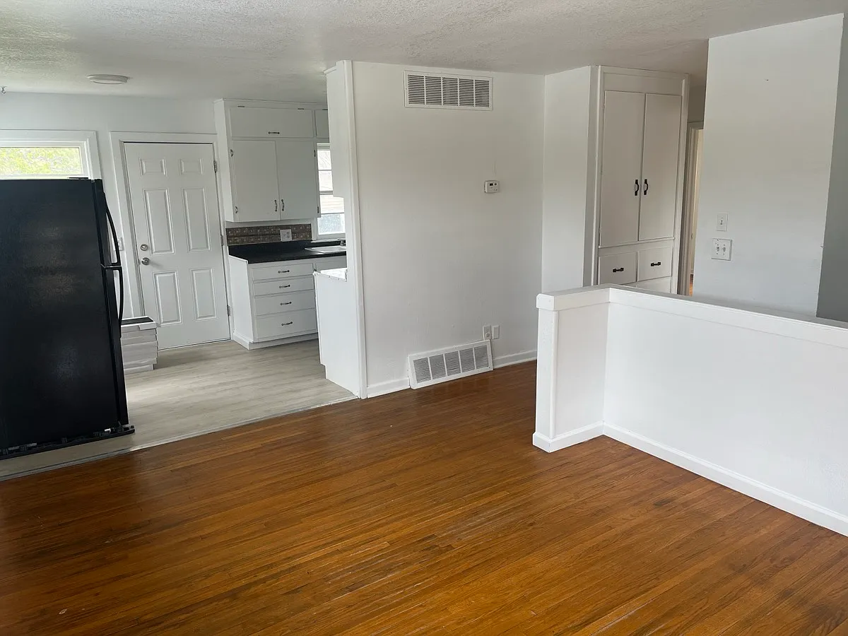 2202 S Euclid Ave #1 - Photo 2 of 3