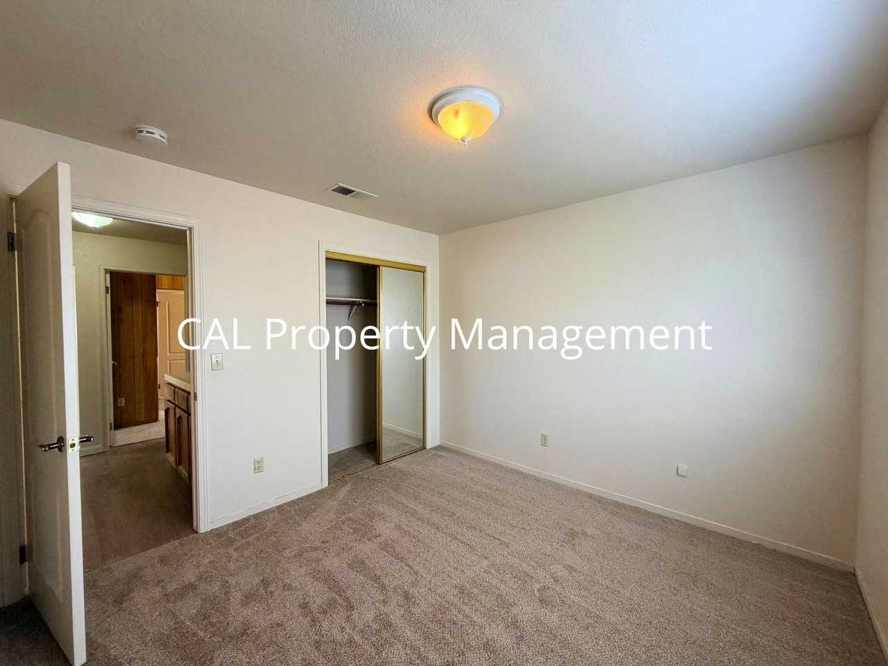 51520 Pine Creek Pl - Photo 3 of 25