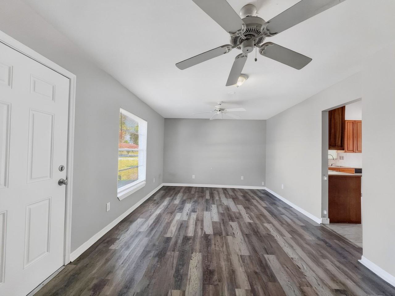 27673 Los Amigos Ln - Photo 2 of 33