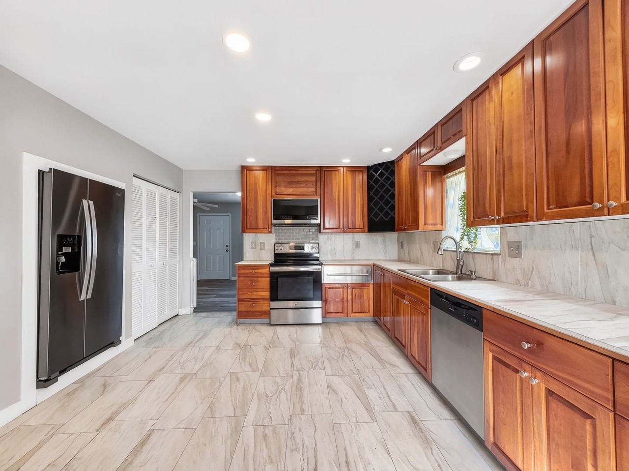 27673 Los Amigos Ln - Photo 5 of 33