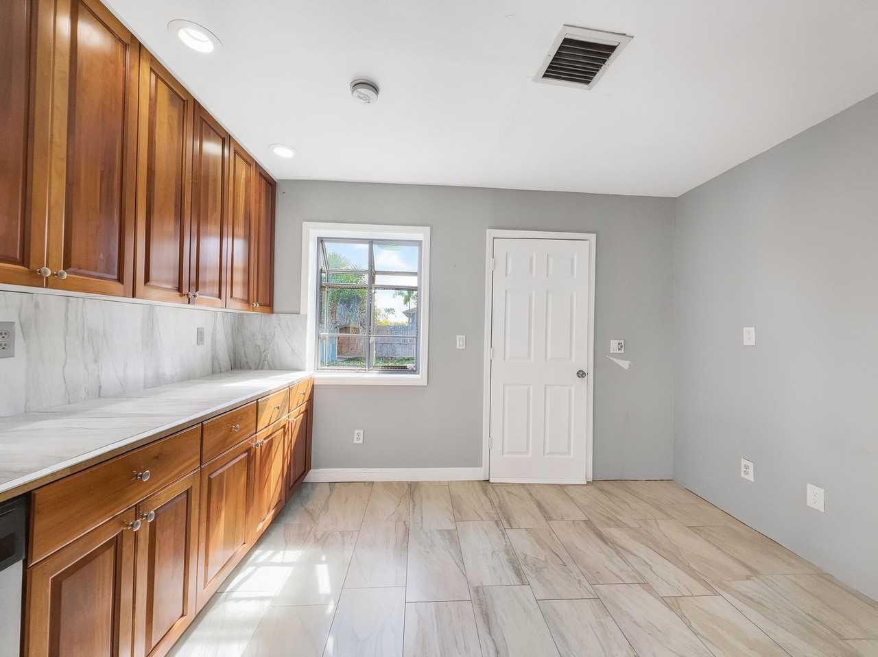 27673 Los Amigos Ln - Photo 7 of 33