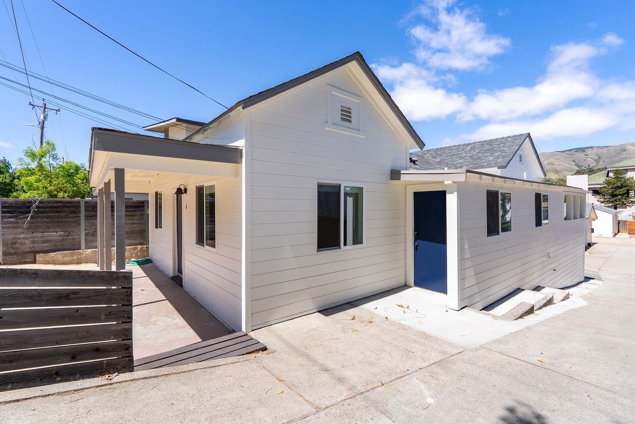 3122 Rockview Place - Photo 4 of 50