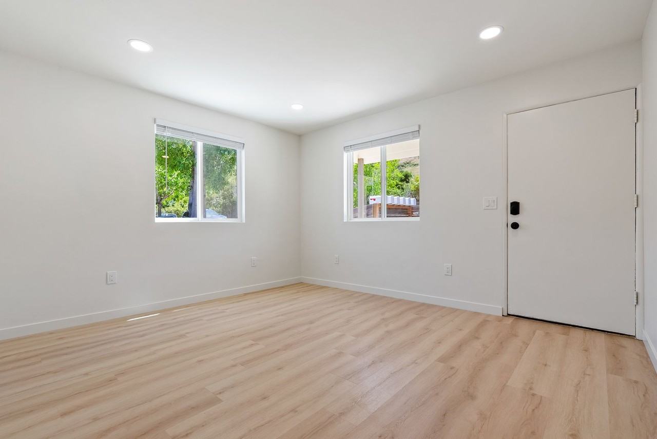 3122 Rockview Place - Photo 5 of 50