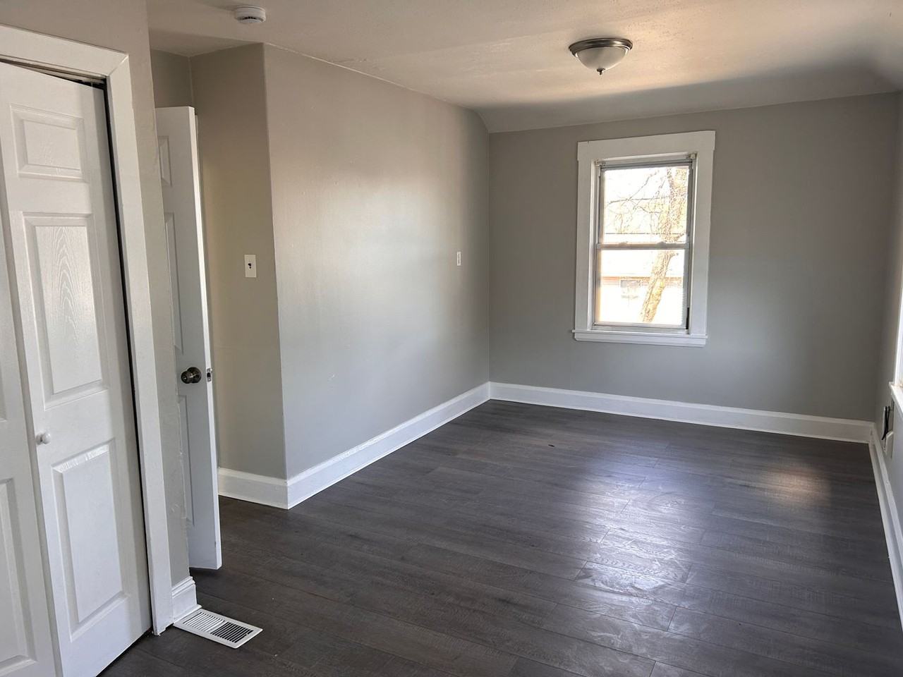 182 Greene St - Photo 6 of 13