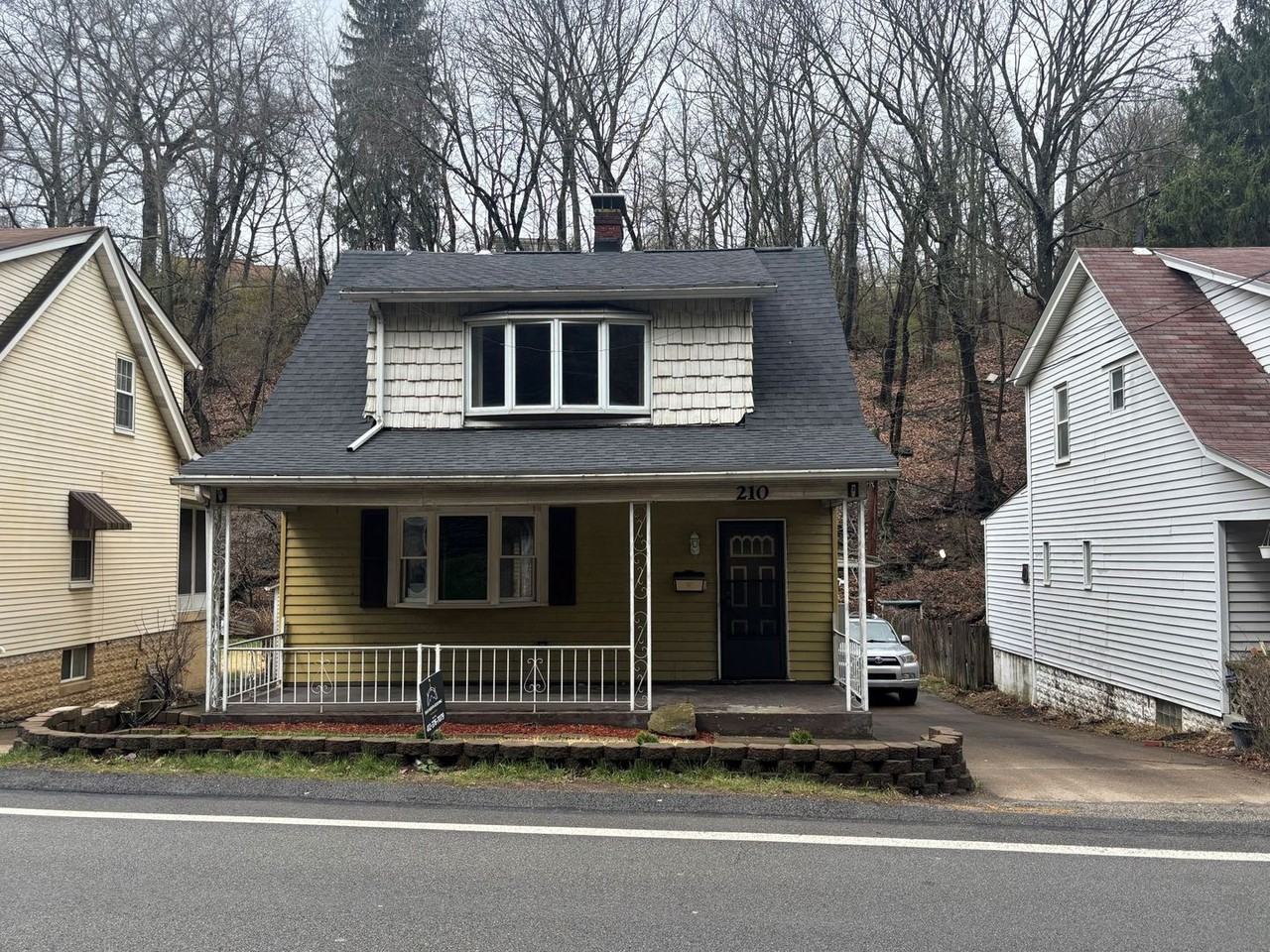 210 Provost Rd - Photo 2 of 39