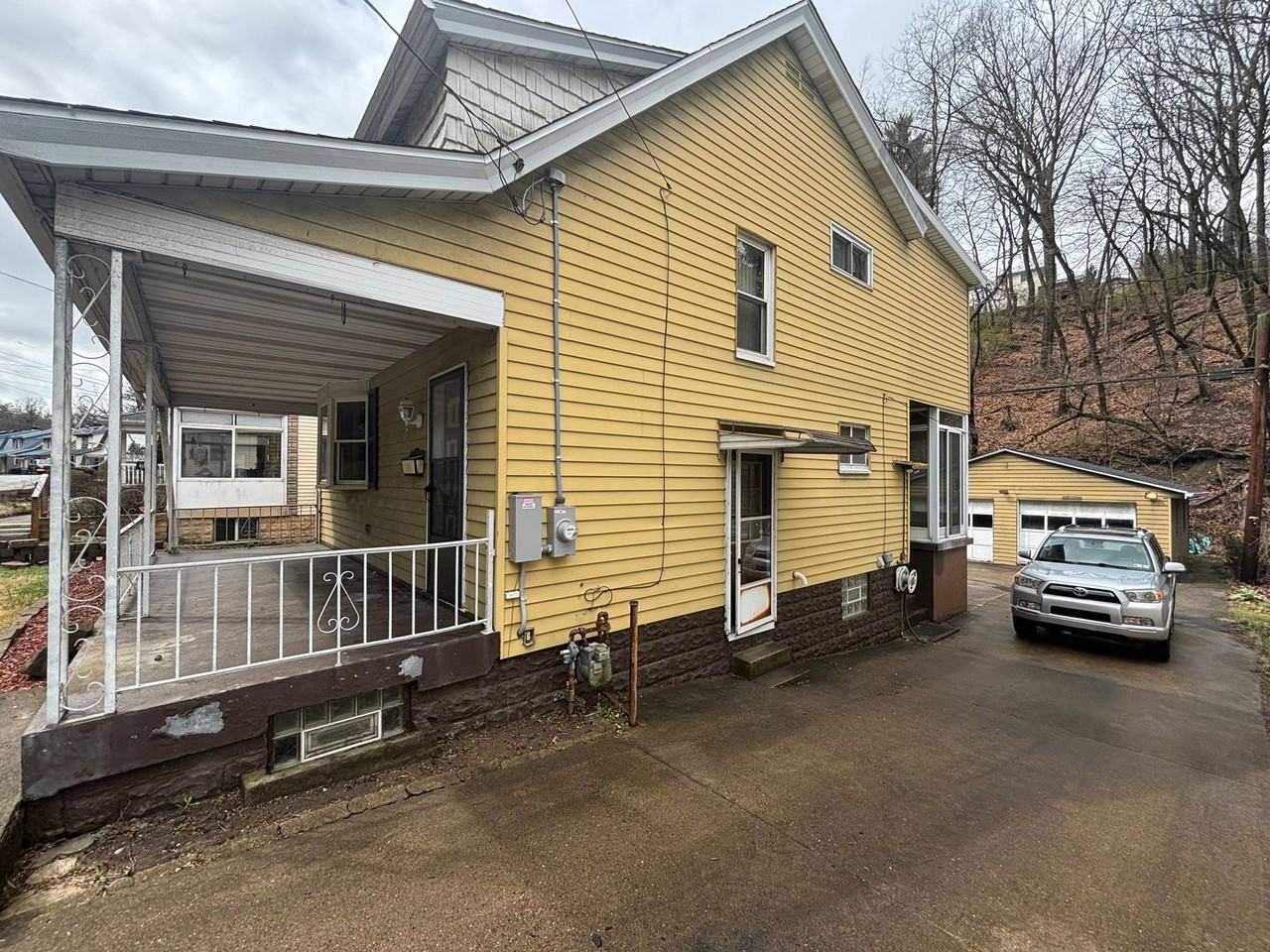 210 Provost Rd - Photo 5 of 39