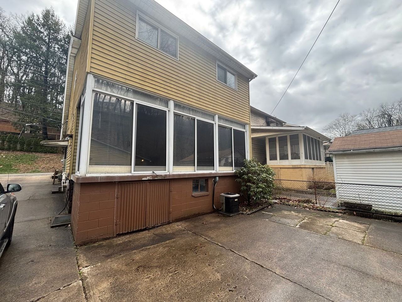 210 Provost Rd - Photo 6 of 39