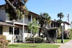 featured image of 428 W Oak St